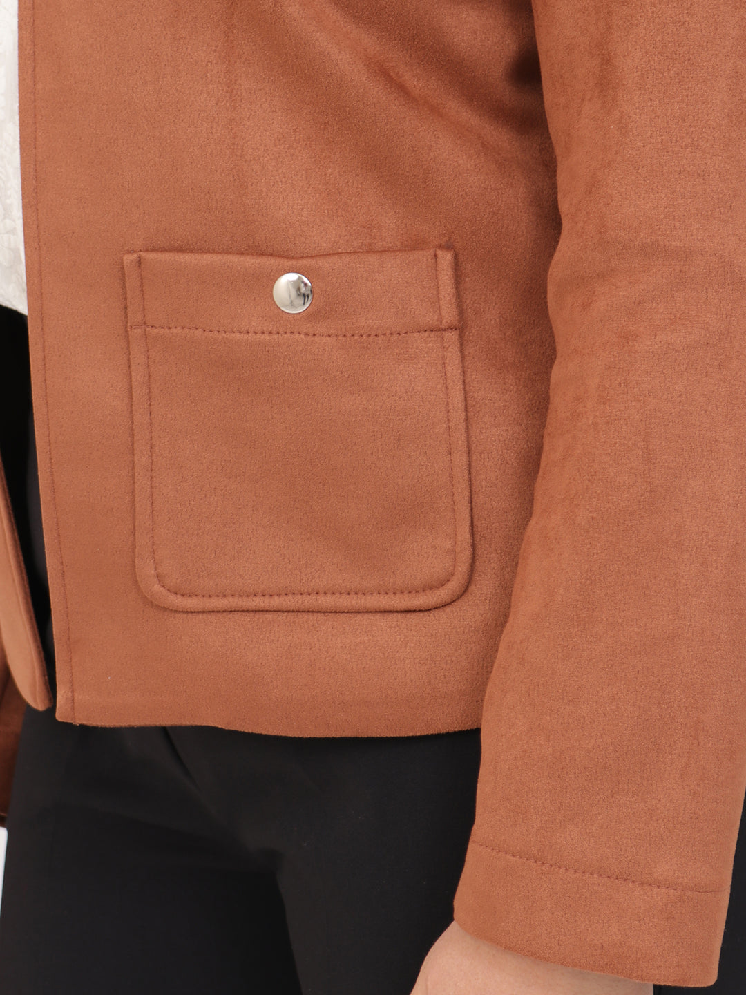 Chamarra Cuello Mao y Bolsillos con Broche