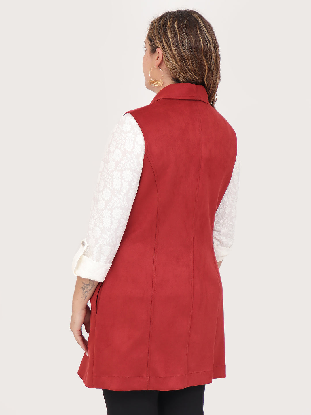 Chaleco largo, con botones al frente