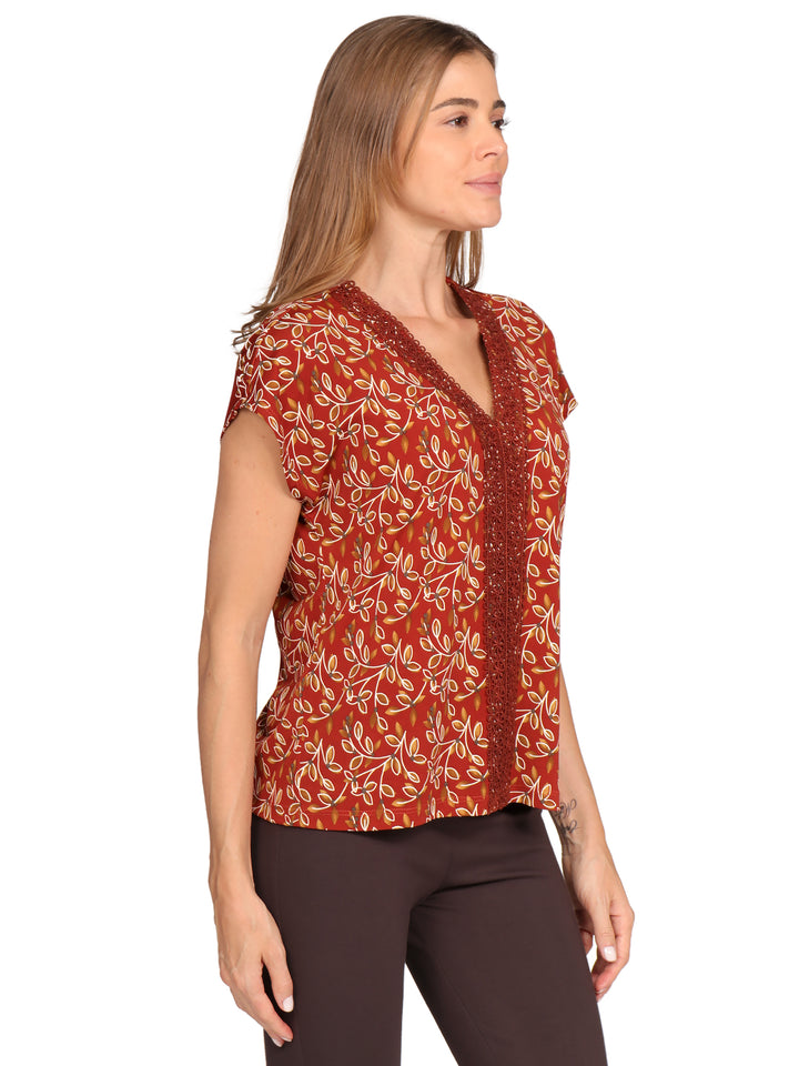 Blusa Cuello en V,  Manga  Corta, Estampado