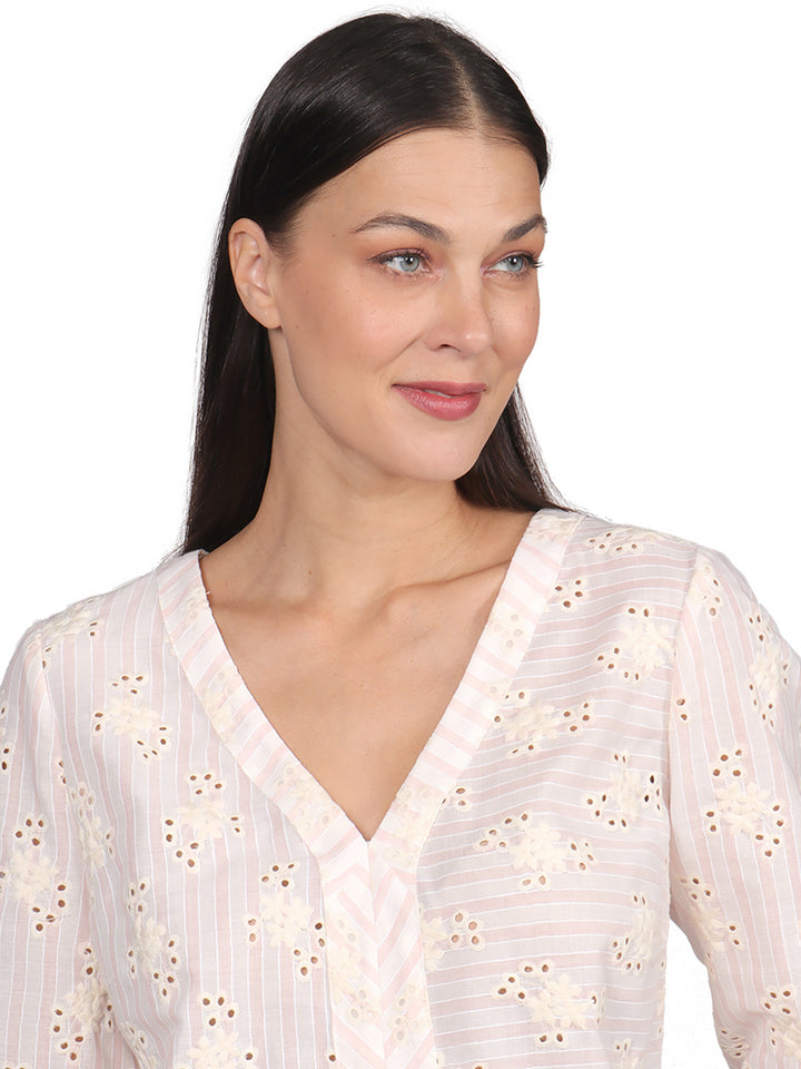 Blusa Cuello V, Manga 3/4, Bordada