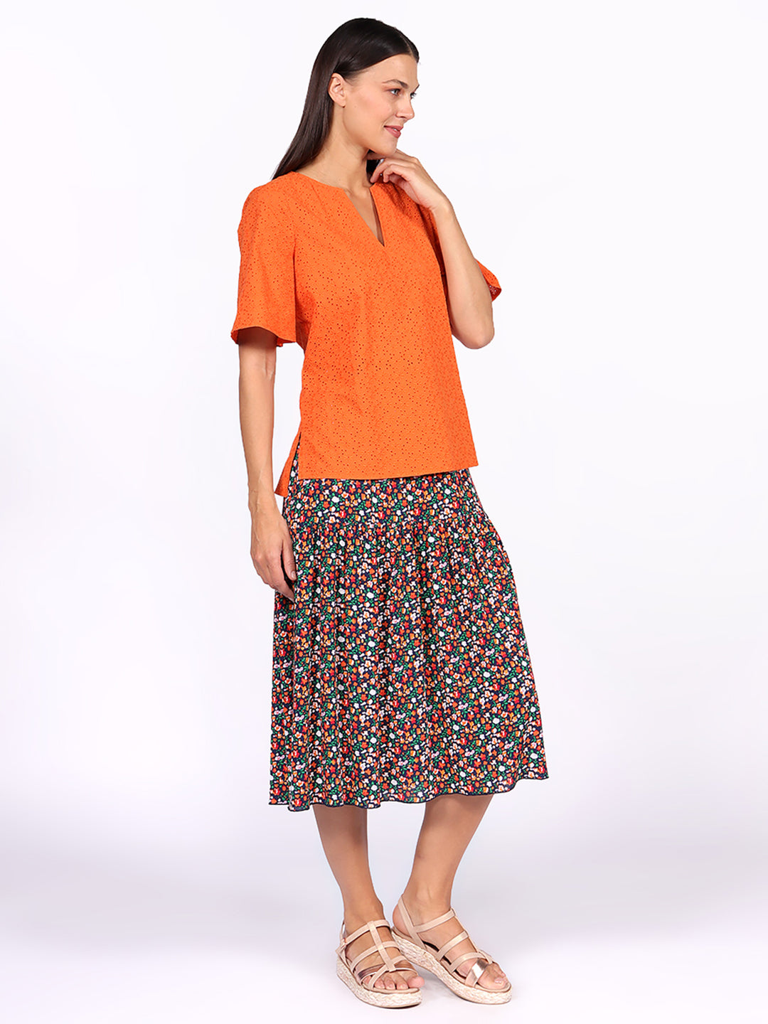 Blusa Cuello V, Manga Corta, Bordada