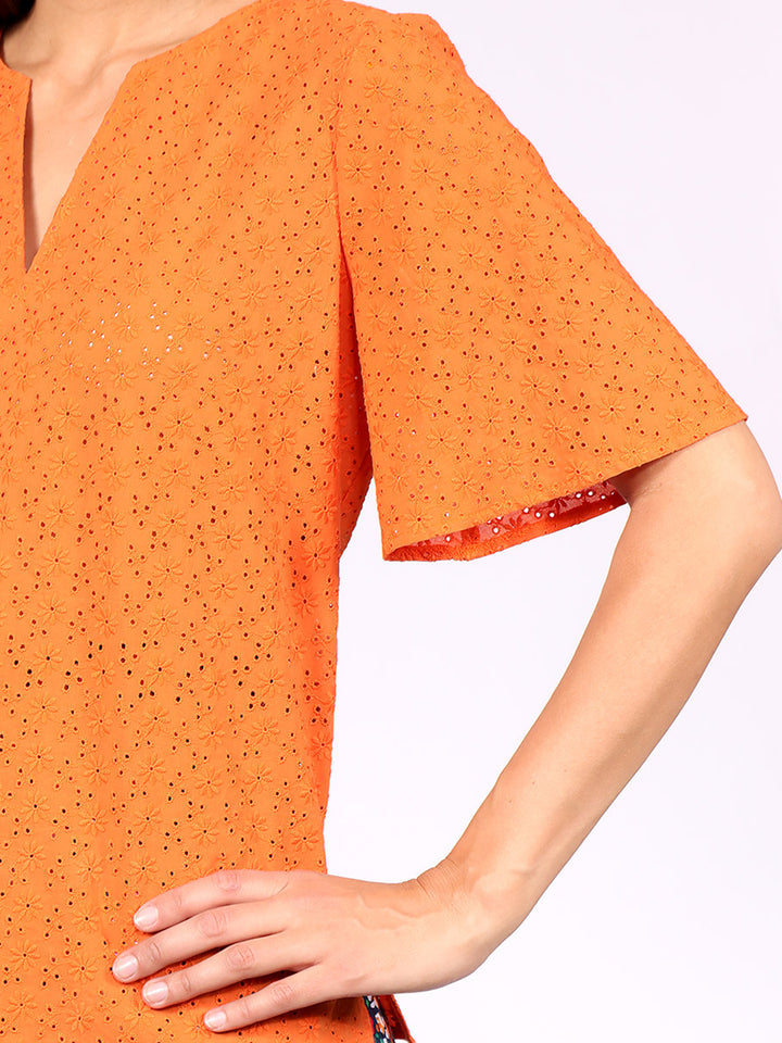 Blusa Cuello V, Manga Corta, Bordada