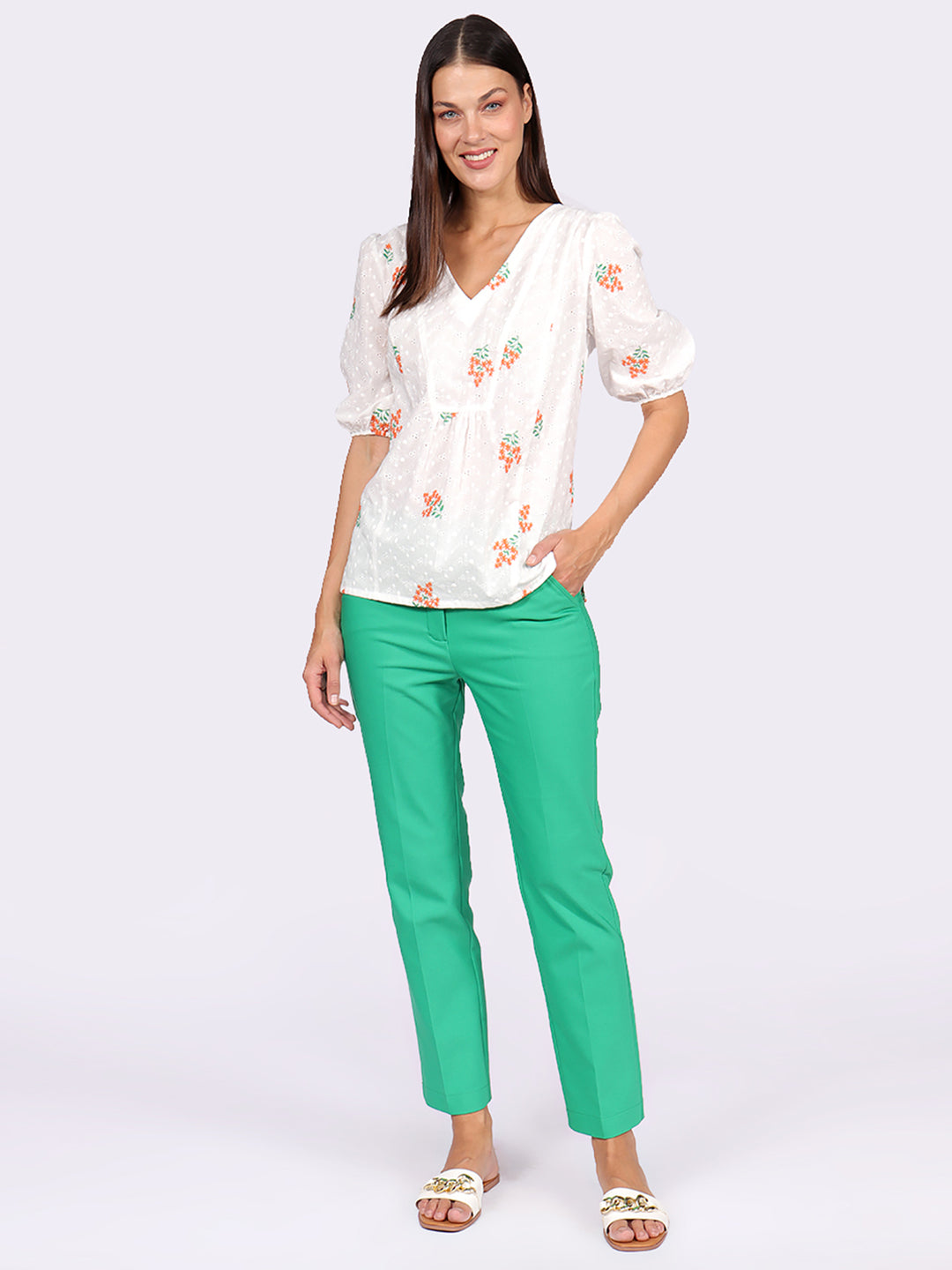 Blusa Cuello V, Manga Corta Aglobada, Bordada