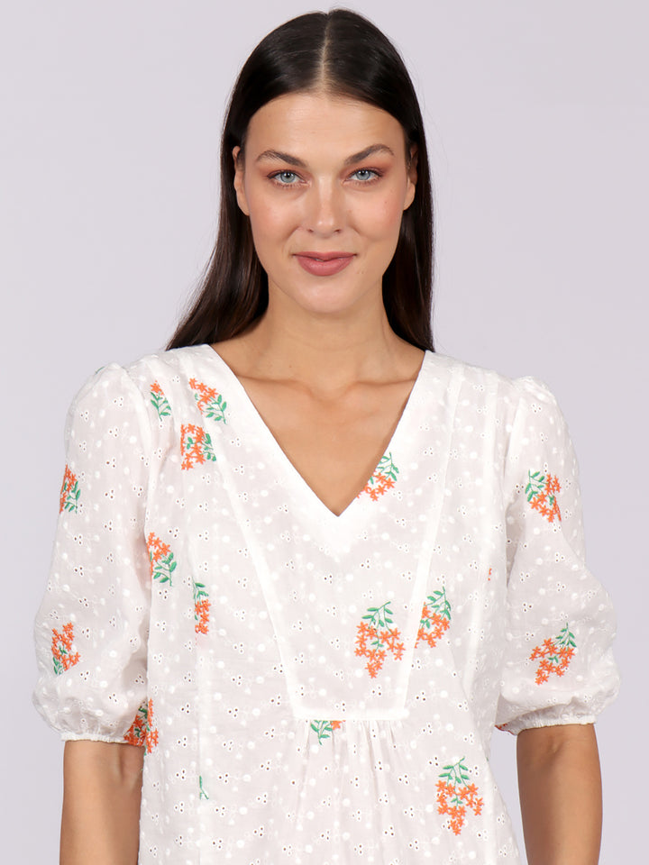 Blusa Cuello V, Manga Corta Aglobada, Bordada