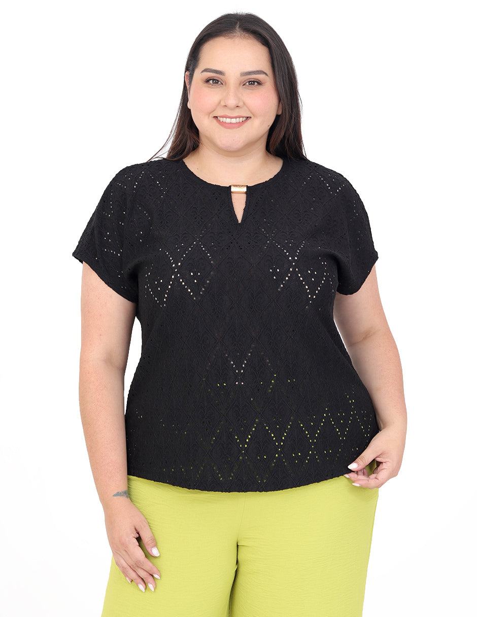 Blusa Curvy Carilo, Cuello Redondo con Aplicación,  Manga Corta