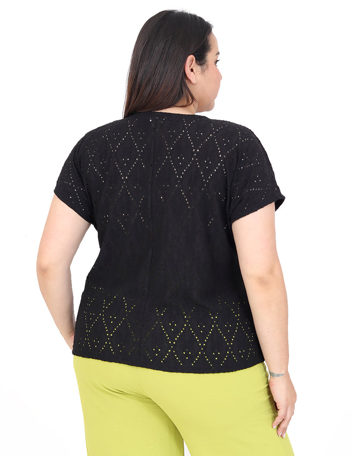 Blusa Curvy Carilo, Cuello Redondo con Aplicación,  Manga Corta