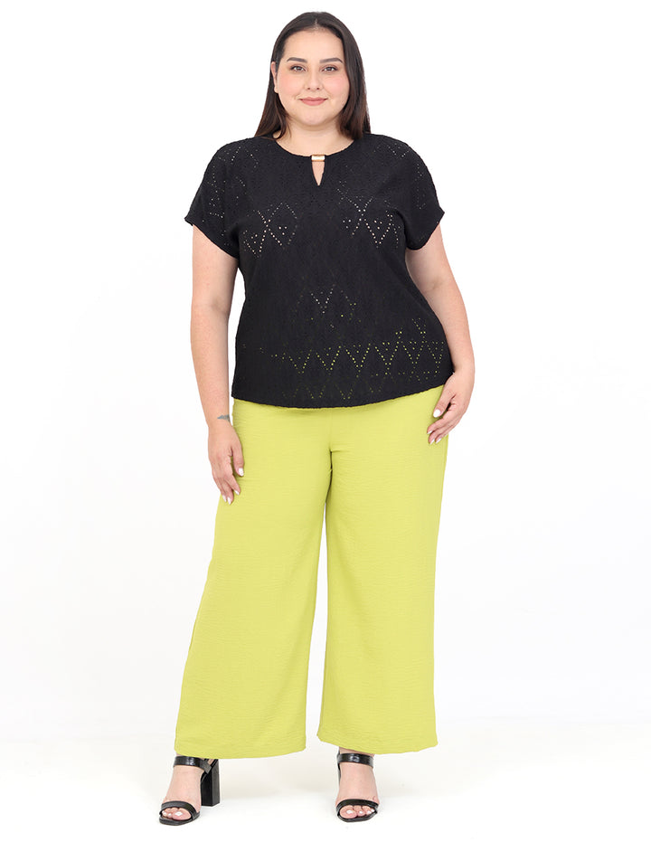 Blusa Curvy Carilo, Cuello Redondo con Aplicación,  Manga Corta