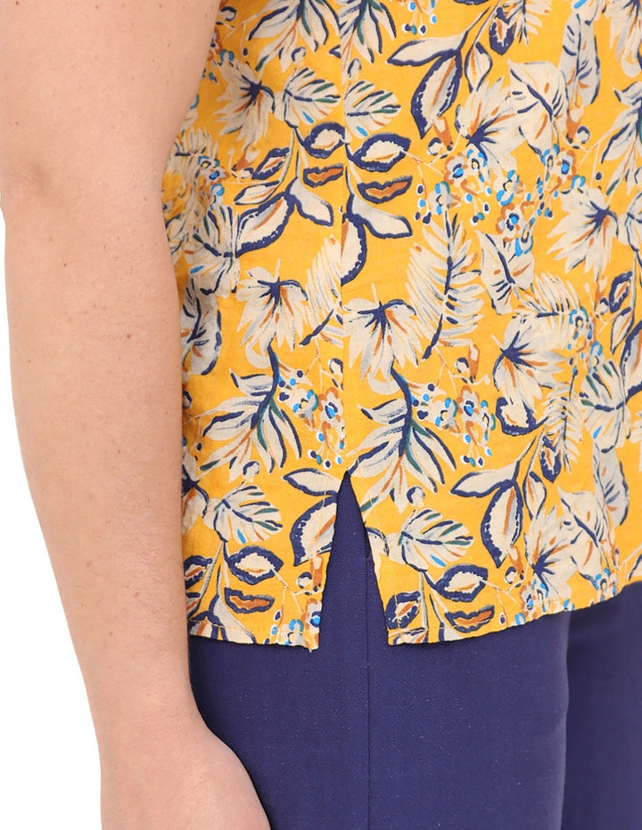 Blusa Cuello V, Manga Corta, Estampada