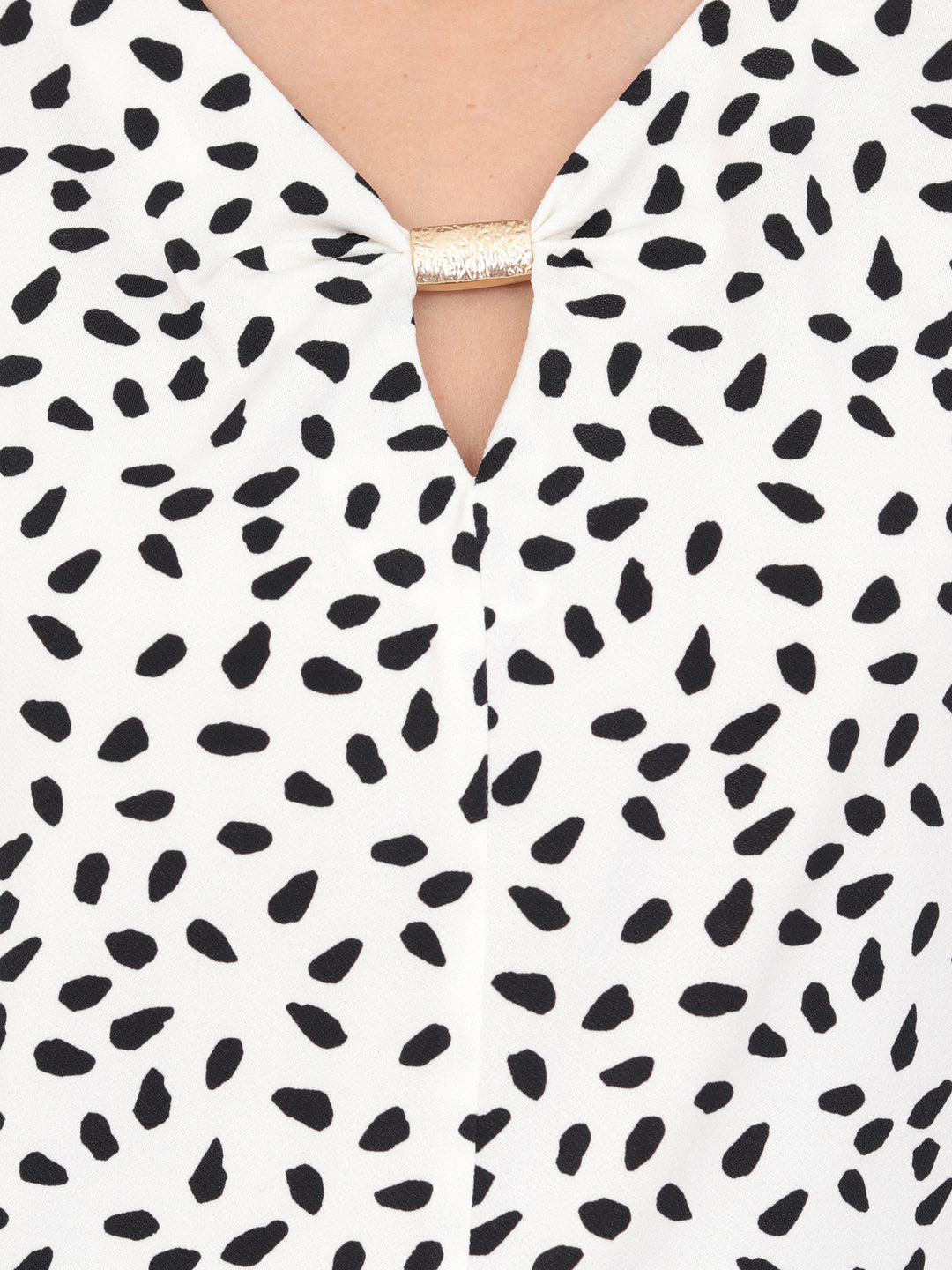 Blusa Cuello V con Aplicación, Manga Corta, Estampada