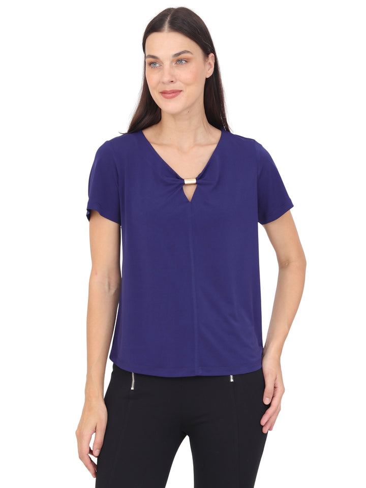 Blusa Cuello V con Aplicación, Manga Corta