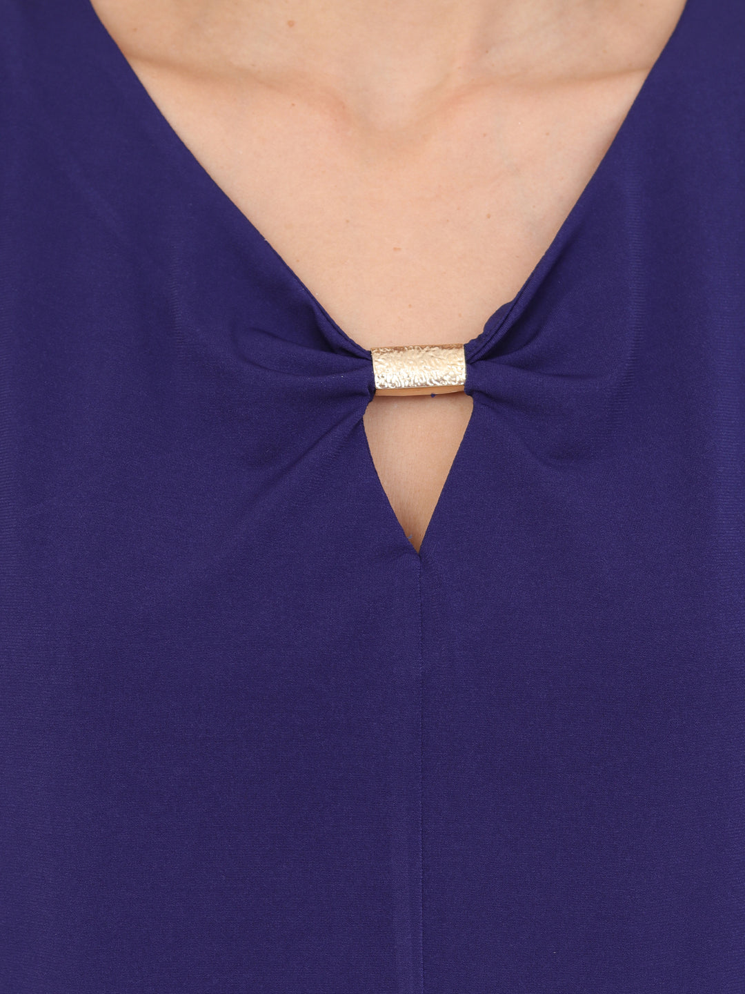 Blusa Cuello V con Aplicación, Manga Corta