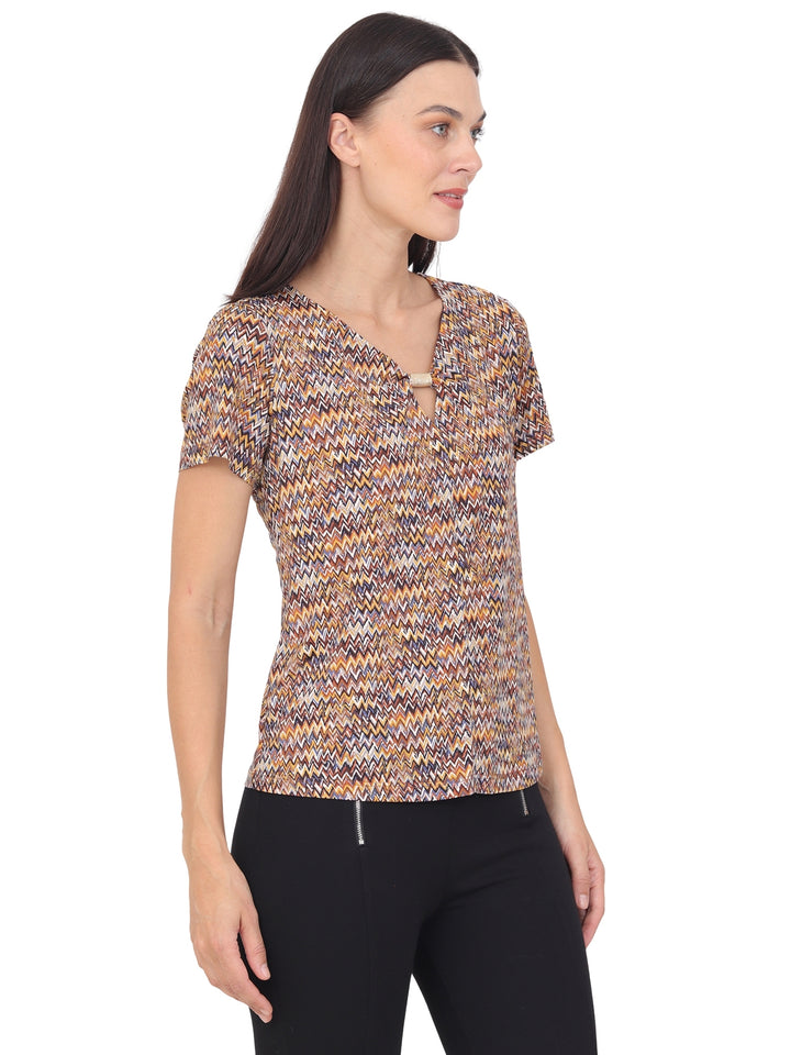 Blusa Cuello V con Aplicación, Manga Corta, Estampada