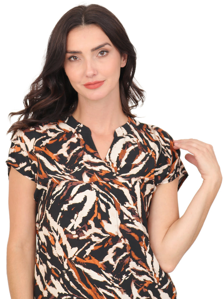 Blusa cuello V, Manga Corta. Estampada