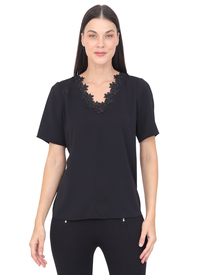 Blusa Cuello V con Encaje, Manga Corta, Lisa
