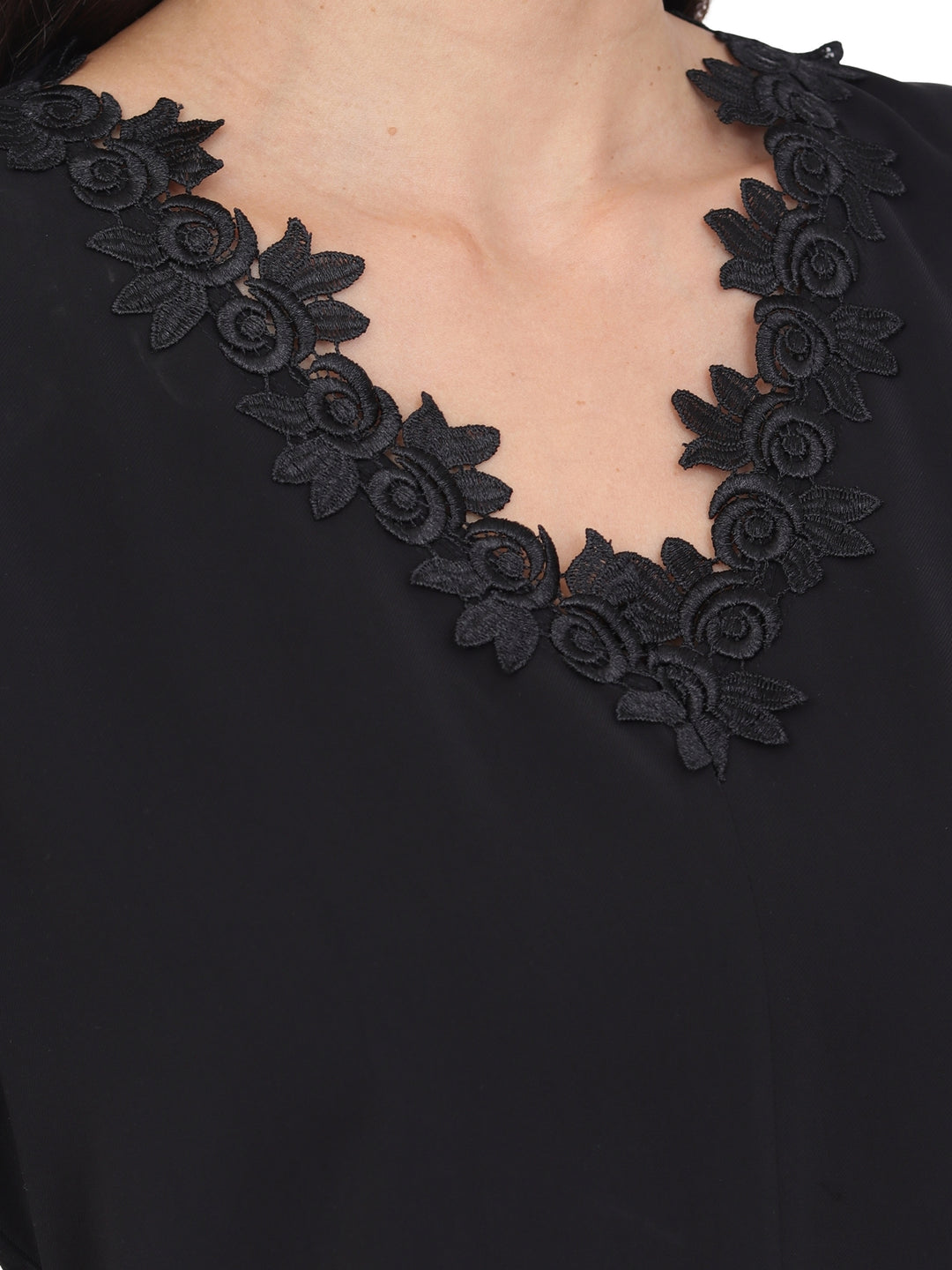 Blusa Cuello V con Encaje, Manga Corta, Lisa